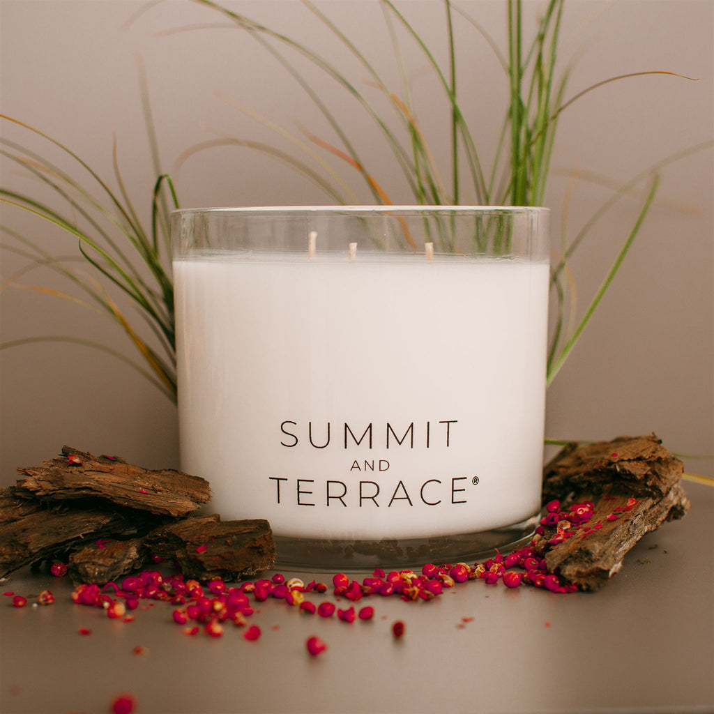 Illiana Calisto Muse Grande Candle with three wicks in glass vessel, featuring notes of mahogany, pink pepper, and vetiver—gift-worthy and made for large spaces.
